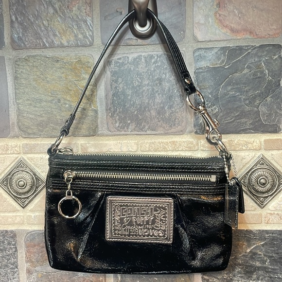 Preloved Coach Poppy Patent Leather wristlet/hand bag cheetah print inside - Picture 11 of 12